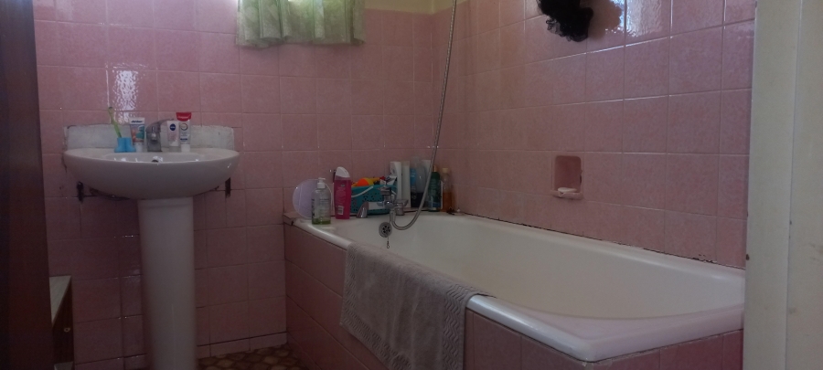 To Let 3 Bedroom Property for Rent in Lansdowne Western Cape